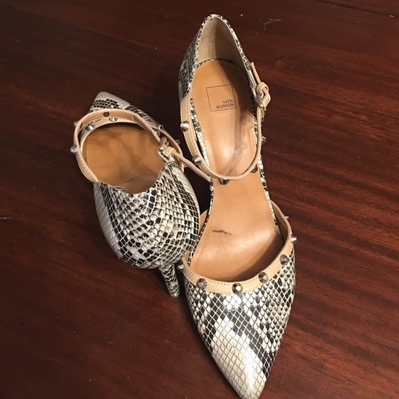 pointy toe pumps - Picture 1 of 3